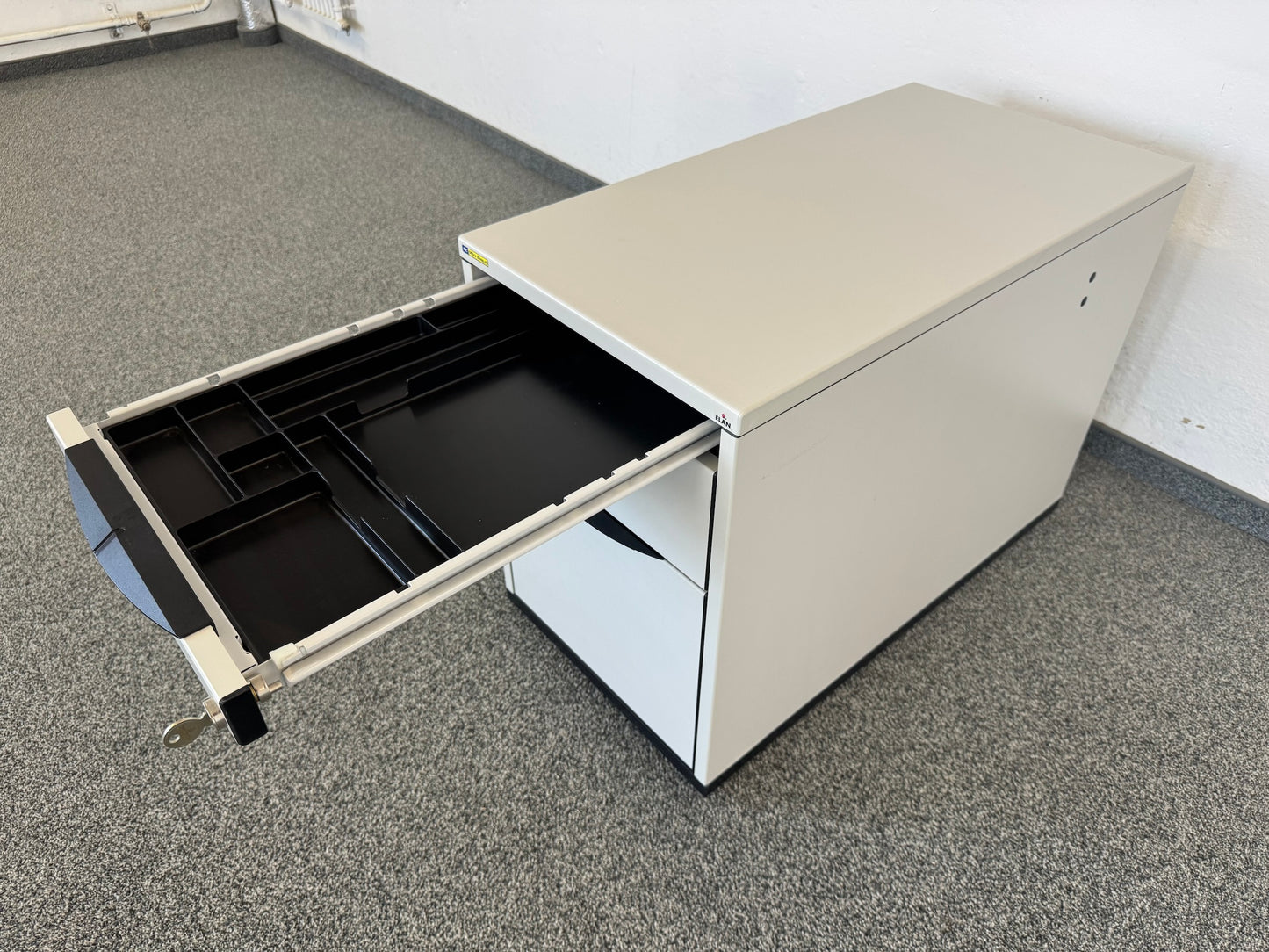 Elan Euroffice Unterstell-Korpus mit Materialschale offen
