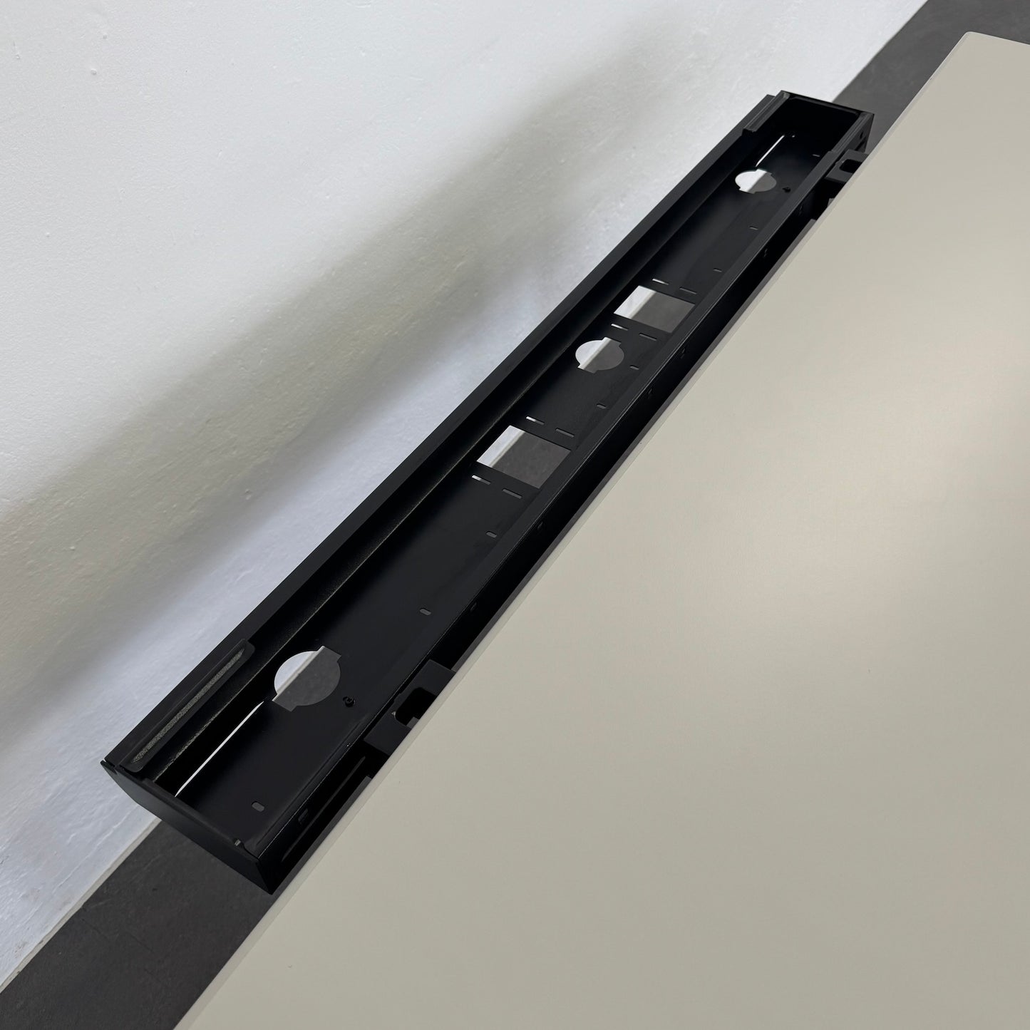 Elan Euroffice Schreibtisch Detailfoto Kabelkanal - 6001622