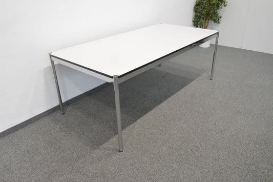 USM Haller Classic Schreibtisch Tischplatte weiss mit schwarzer Kante