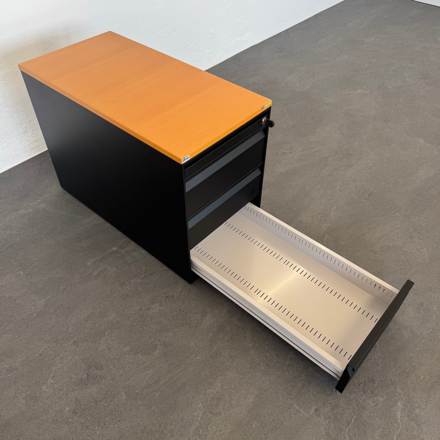 Lista Office Serie L Unterstell-Korpus mit unterer Schublade offen