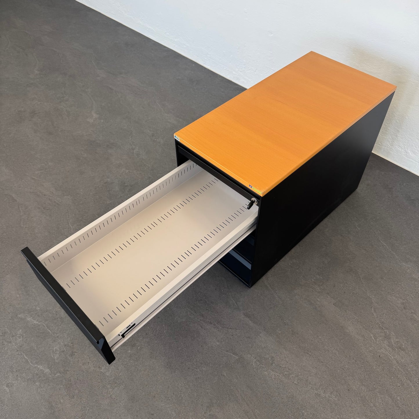 Lista Office Serie L Unterstell-Korpus mit oberer Schublade offen