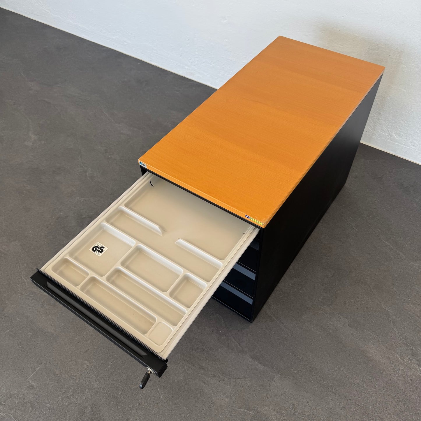 Lista Office Serie L Unterstell-Korpus mit Materialschale offen