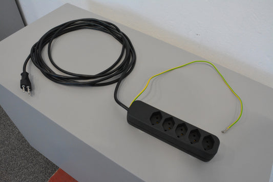 Max Hauri Mehrfachsteckdose mit 5 Meter Kabellänge