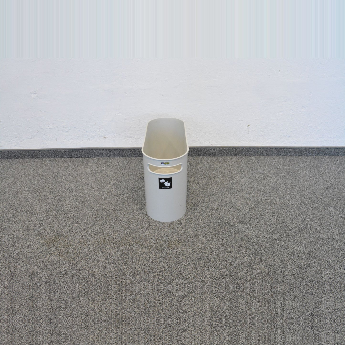 Helit Altpapiersammler “The Oval” aus Kunstoff Hellgrau