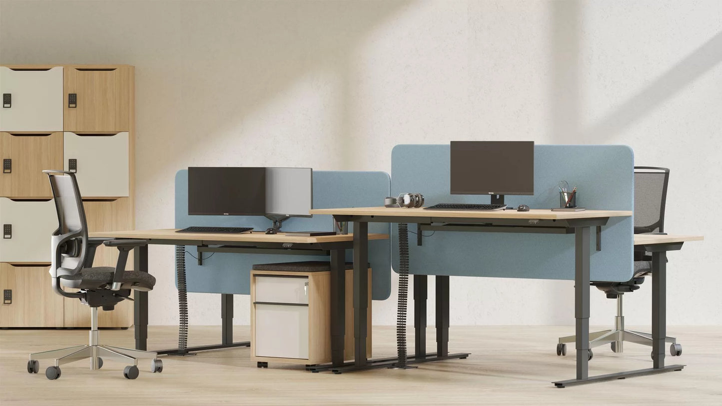 Narbutas Easy Sitz-Steh-Schreibtisch als Benchversion in einem 4er Arbeitsplatz