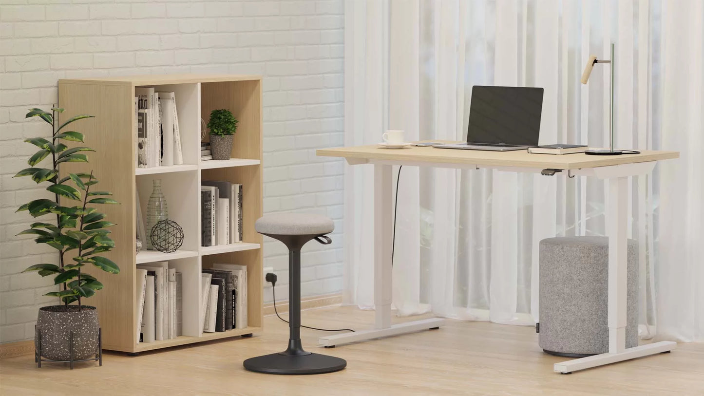Narbutas Easy Sitz-Steh-Schreibtisch in einem Home Office