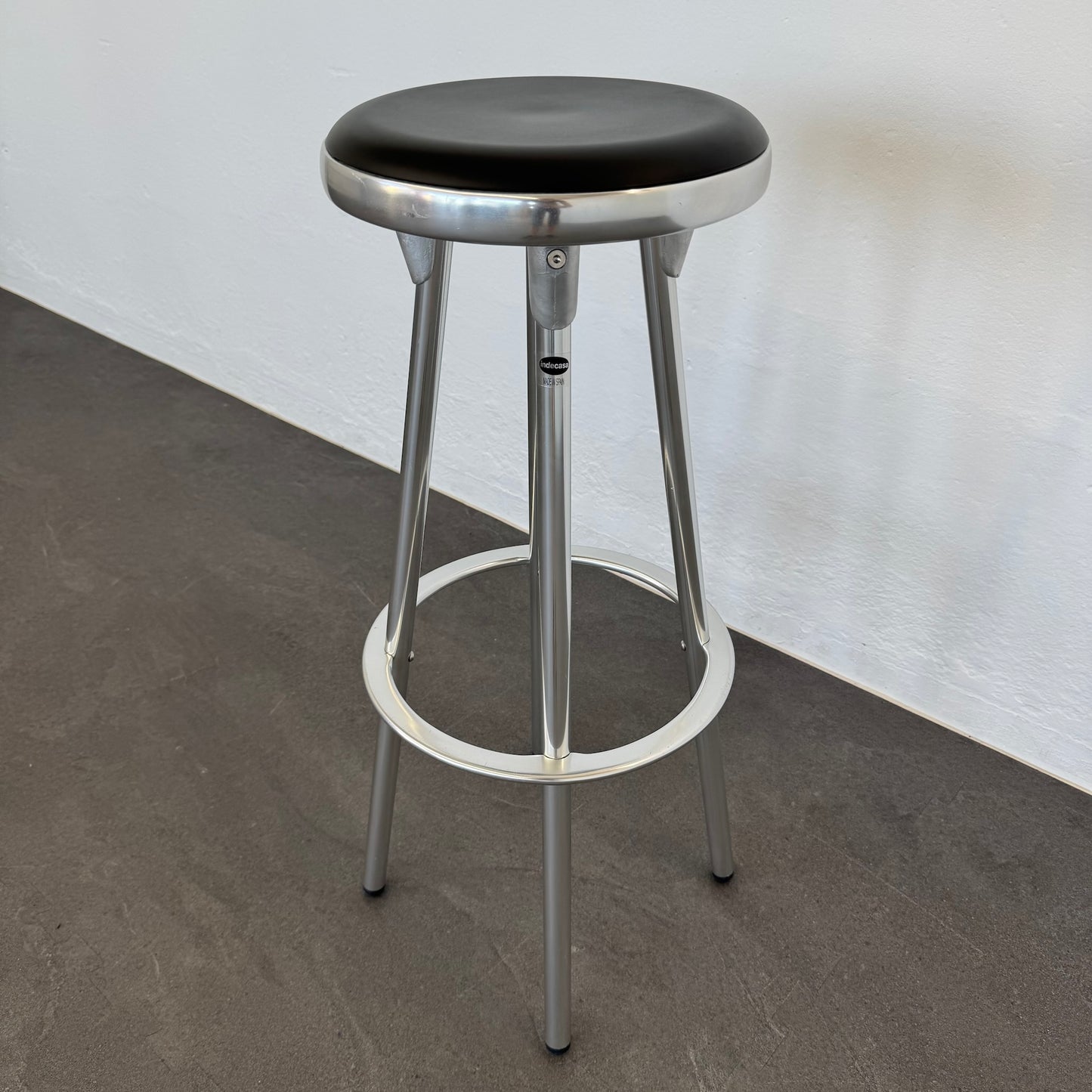 Indecasa TB-09 Barhocker Sitzfläche Gestell Aluminium matt
