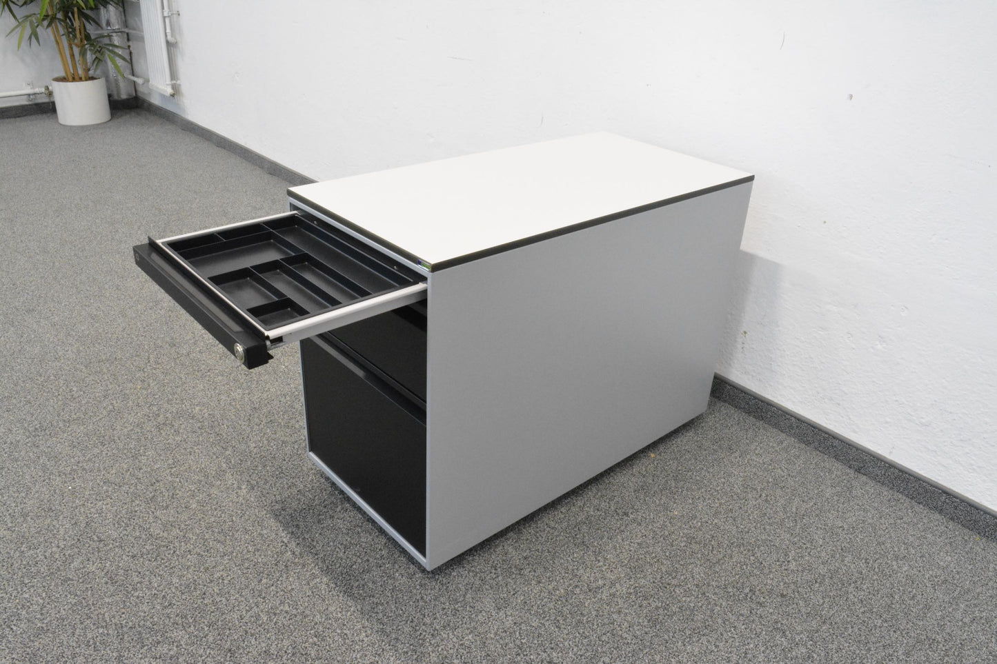 Lista Office Serie L Roll-Korpus mit Vollkern Abdeckplatte weiss