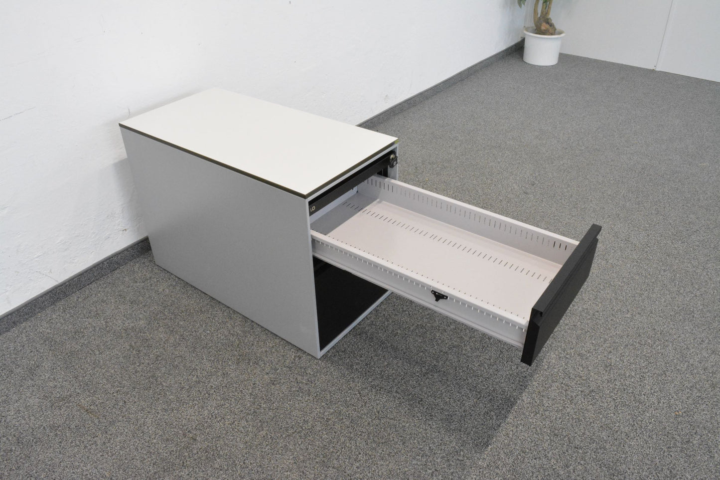 Lista Office Serie L Unterstell-Korpus mit Schublade offen