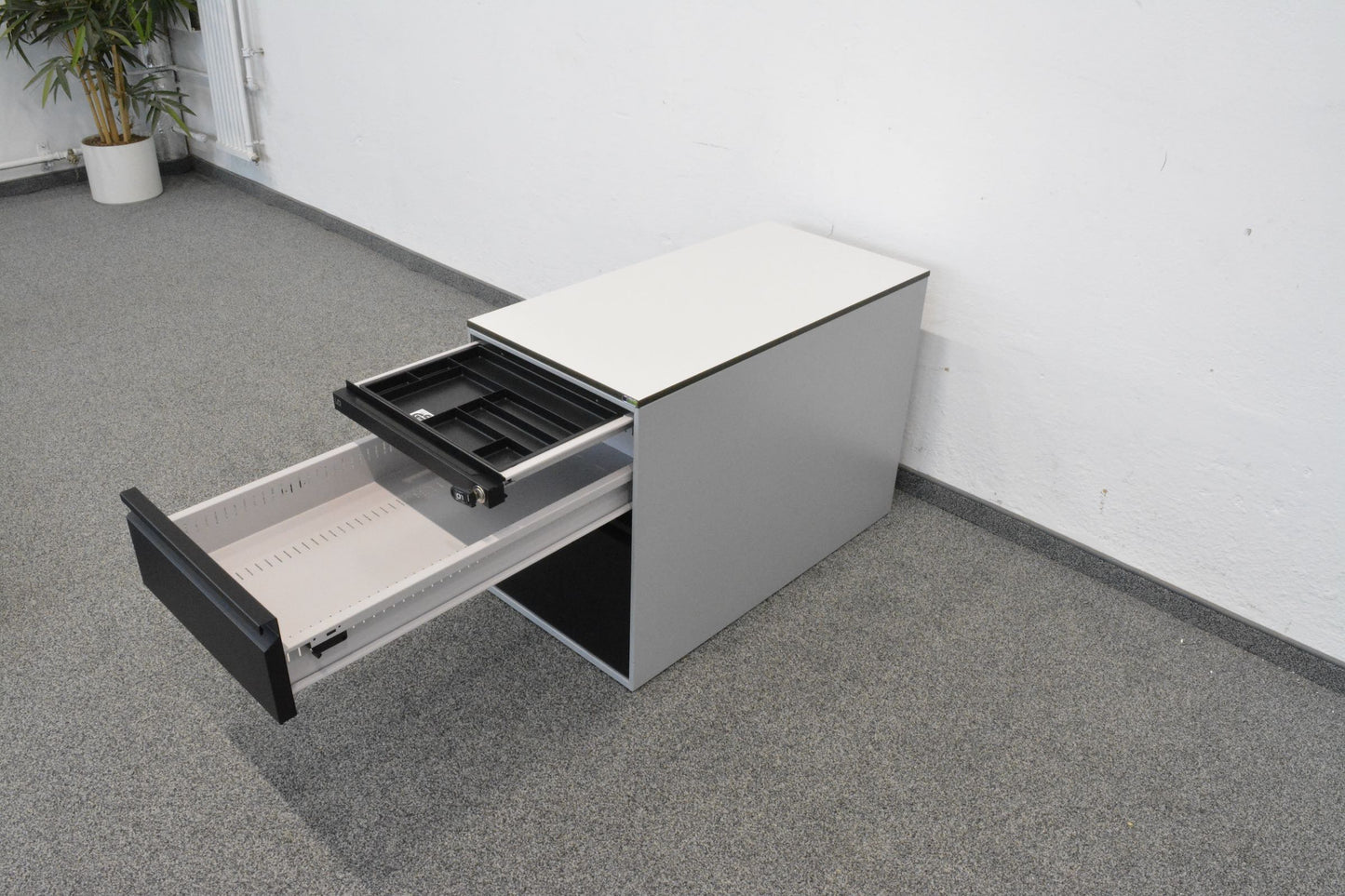 Lista Office Serie L Unterstell-Korpus mit Materialschale offen