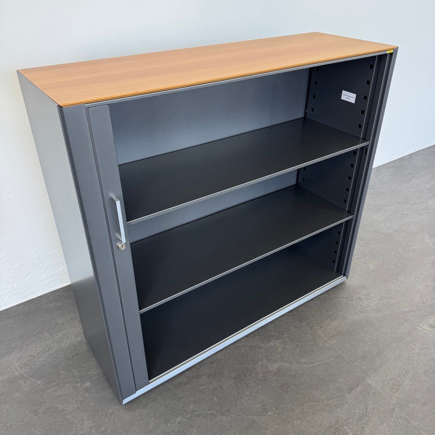 Ergodata nova'basic Lateralschrank Ansicht mit 2 Fachböden