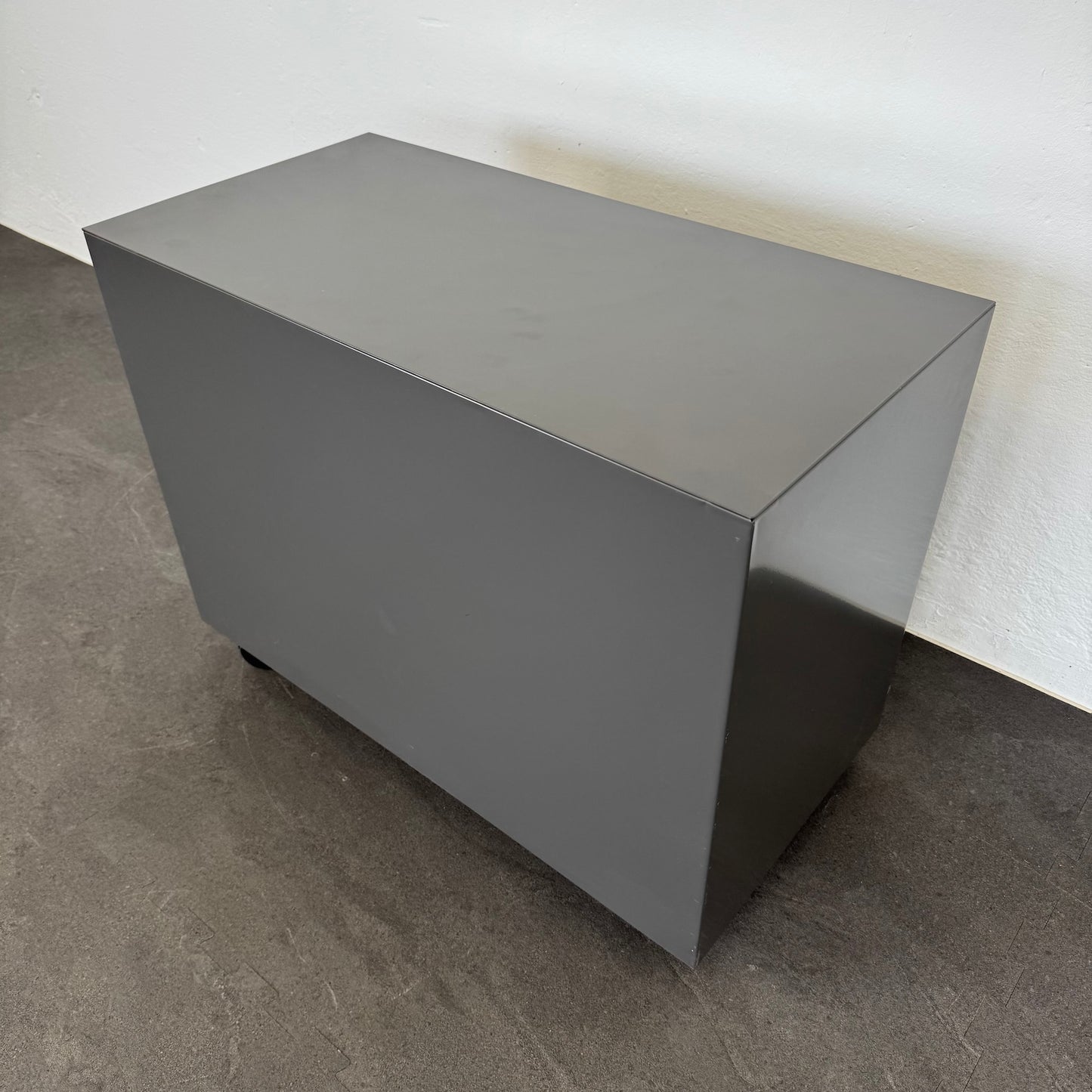 Lista Office Serie L Roll-Korpus Ansicht von hinten