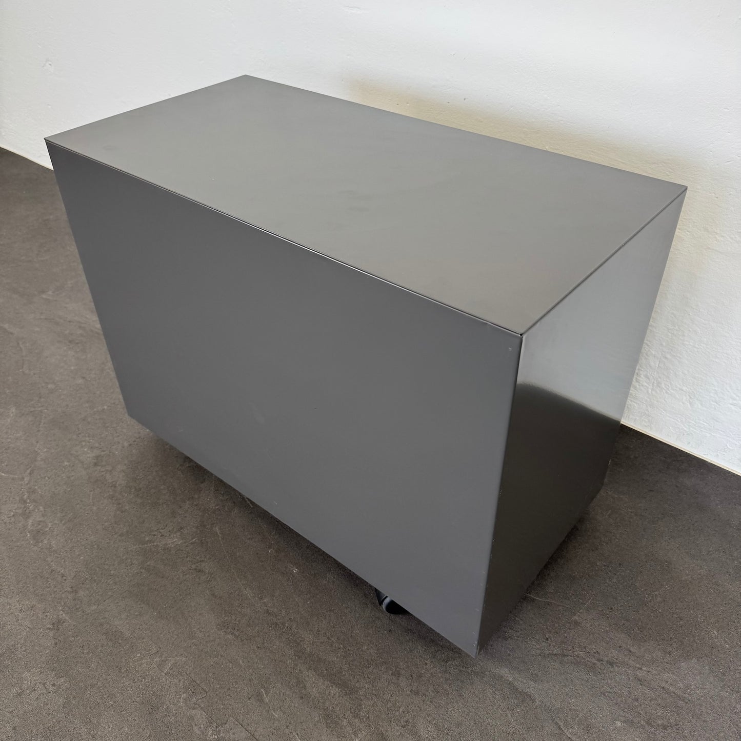 Lista Office Serie L Roll-Korpus Ansicht von hinten