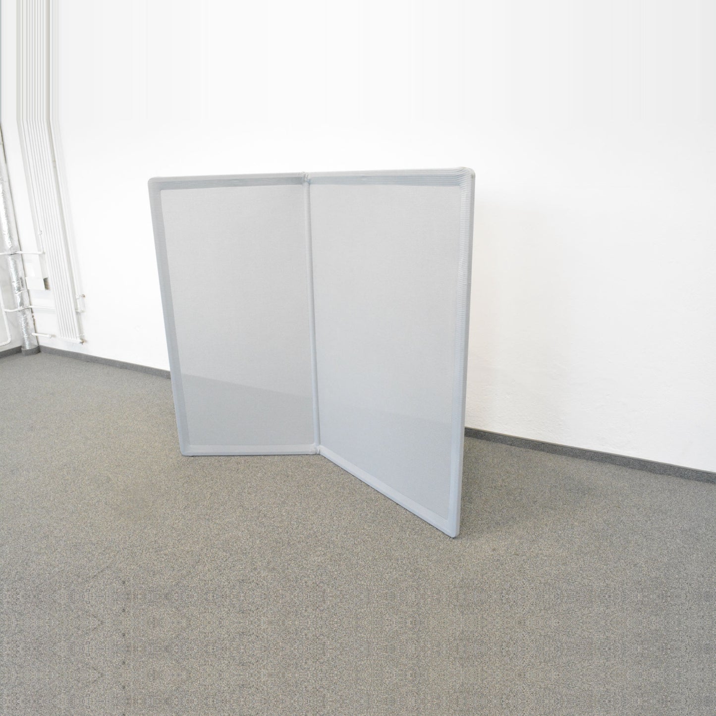 Steelcase B-Free Trennwand seitliche Ansicht