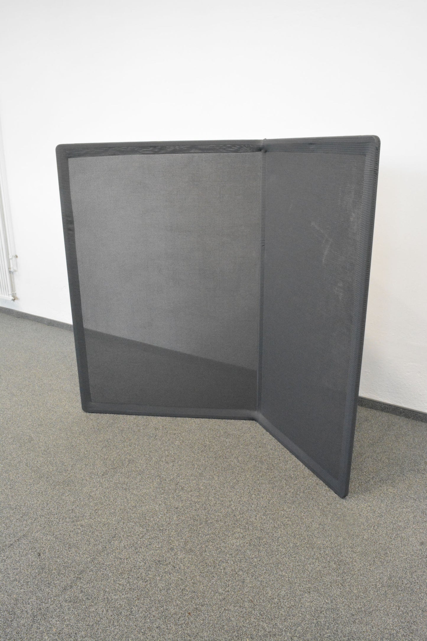 Steelcase B-Free Trennwand seitliche Ansicht