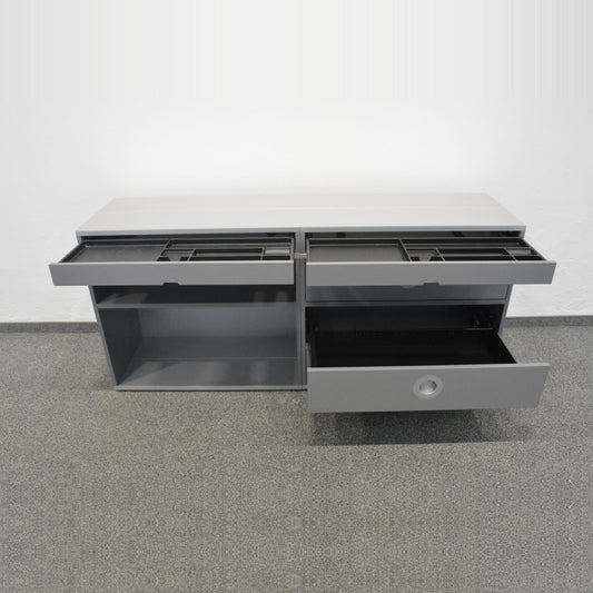 Denz D3 Sideboard mit mittlerer Schublade A6 und Materialschalen offen