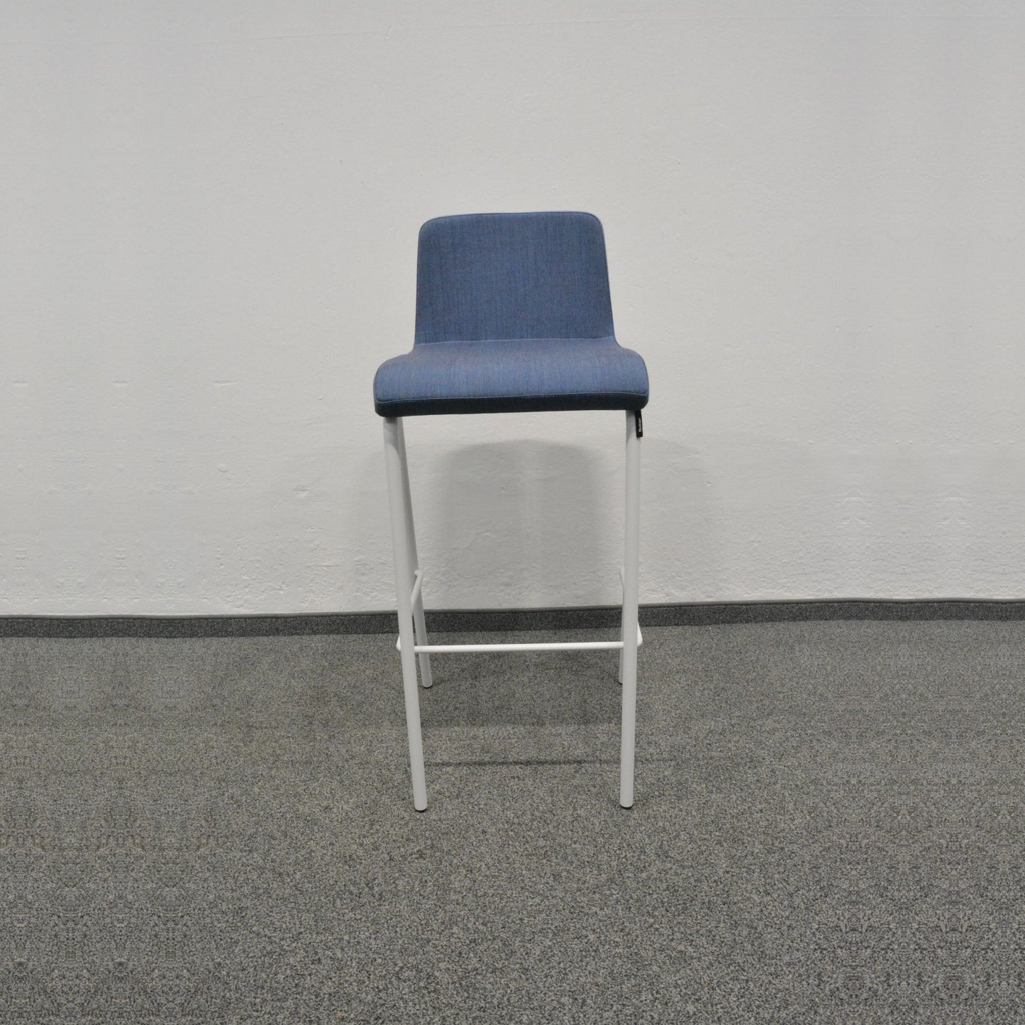 Steelcase B-Free Barhocker mit einer Sitzhöhe von 780 mm