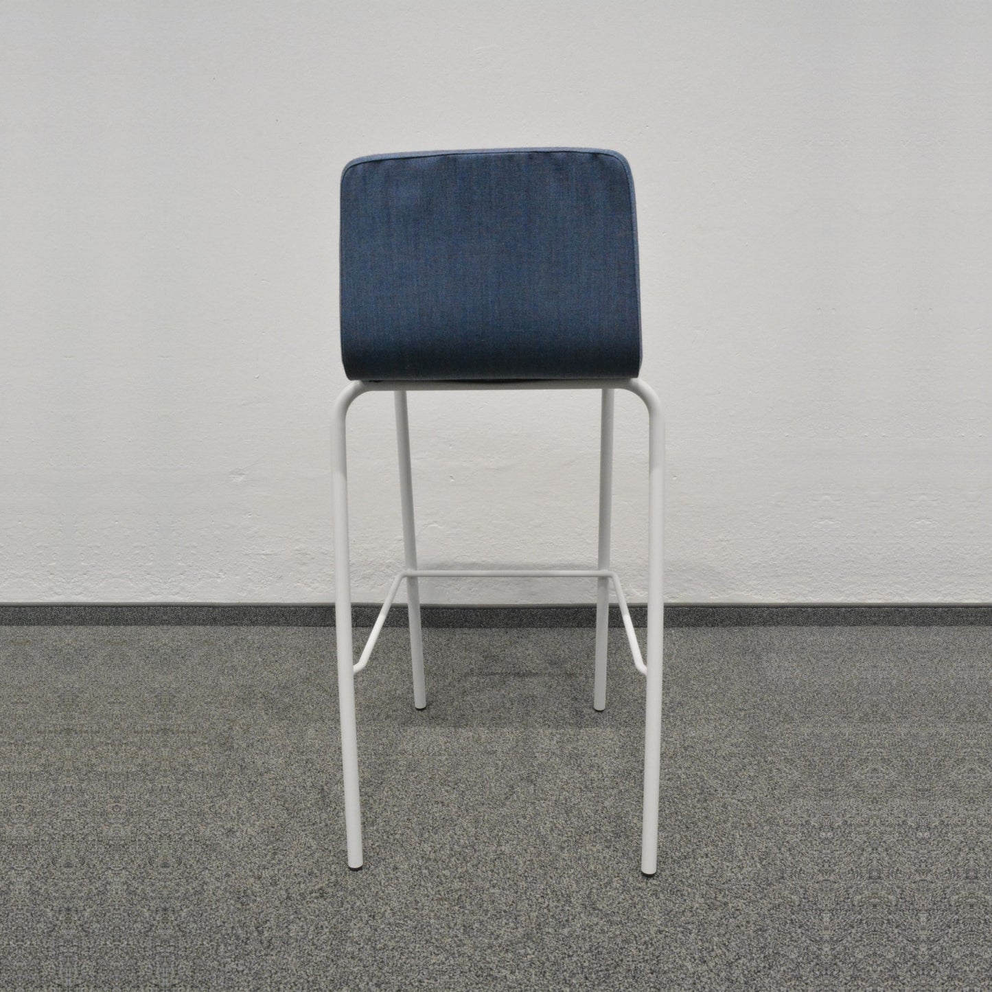 Steelcase B-Free Barhocker Ansicht von hinten