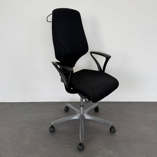 Giroflex G64 Bürodrehstuhl mit Armlehnen und Kleiderbügel