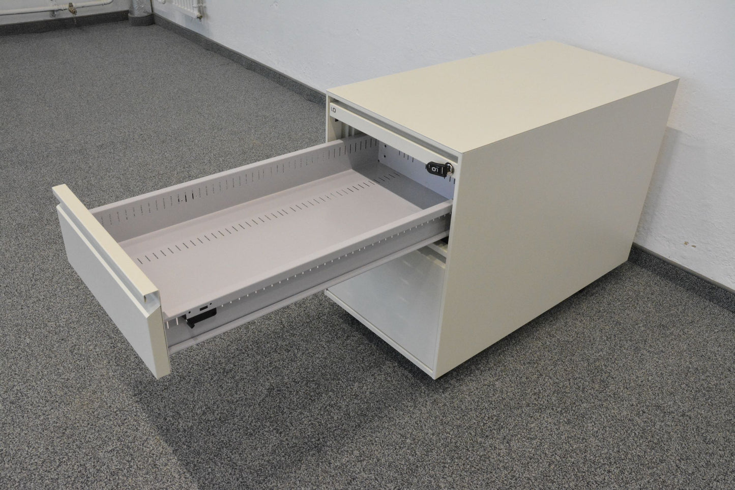 Lista Office Serie L Roll-Korpus mit Schublade offen