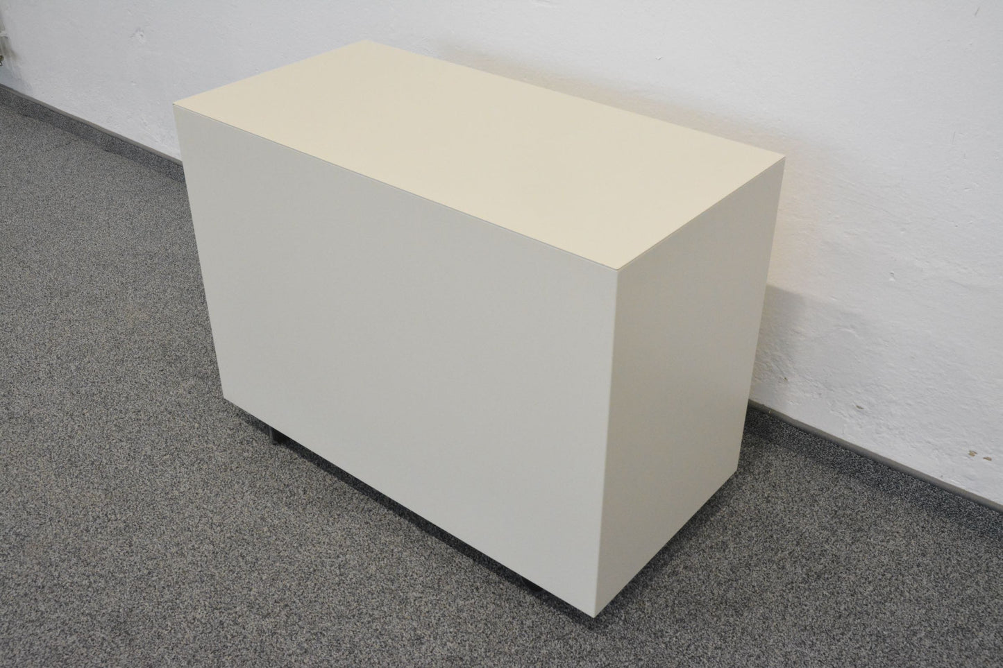 Lista Office Serie L Roll-Korpus Ansicht von hinten