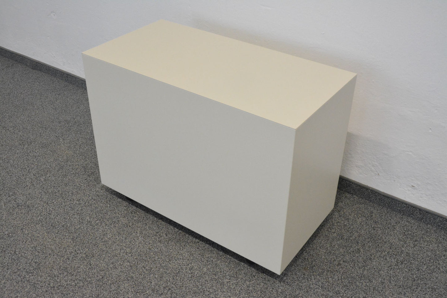 Lista Office Serie L Roll-Korpus Ansicht von hinten