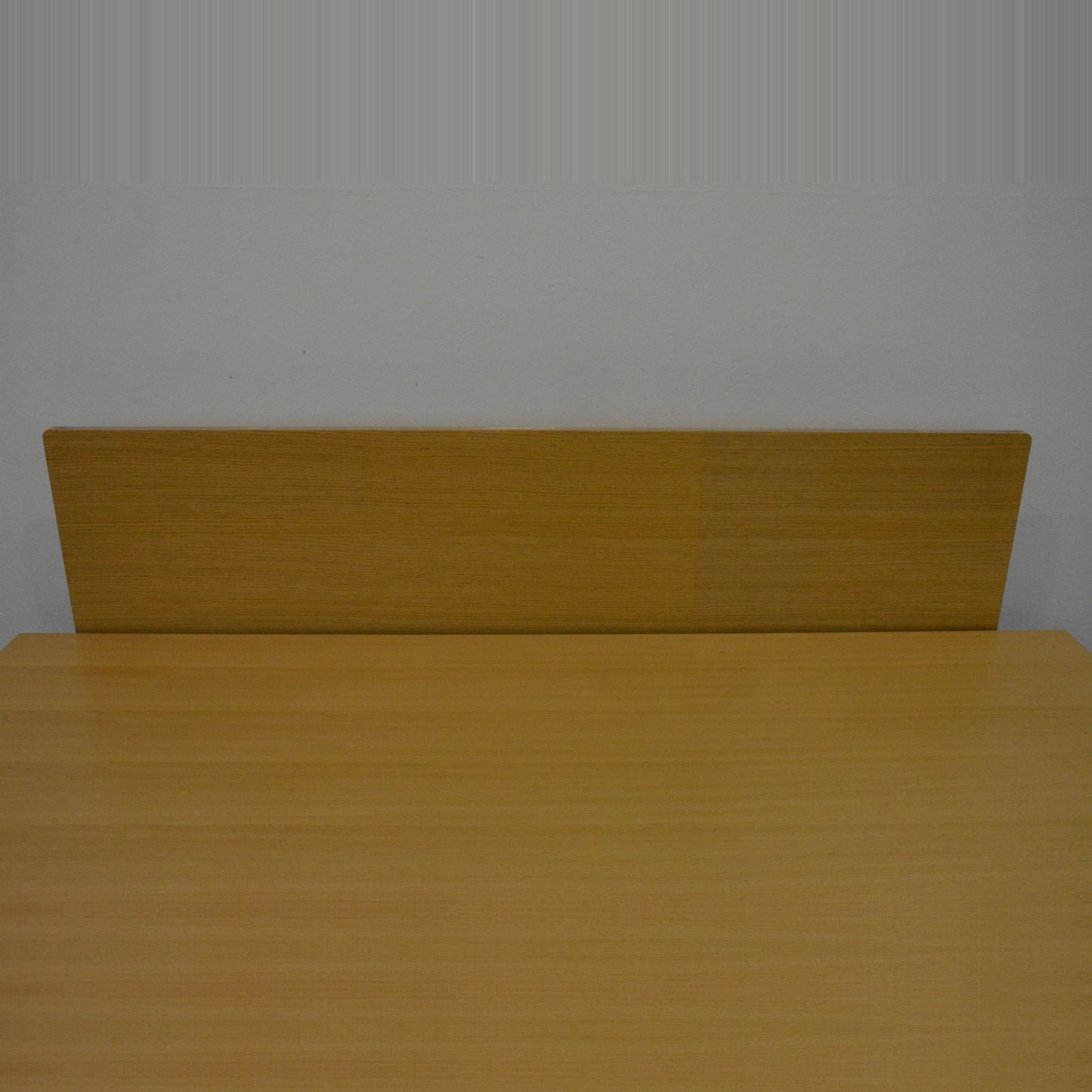 Lista Office Motion Trennwand mit Tischhalterung Eichenfurnier