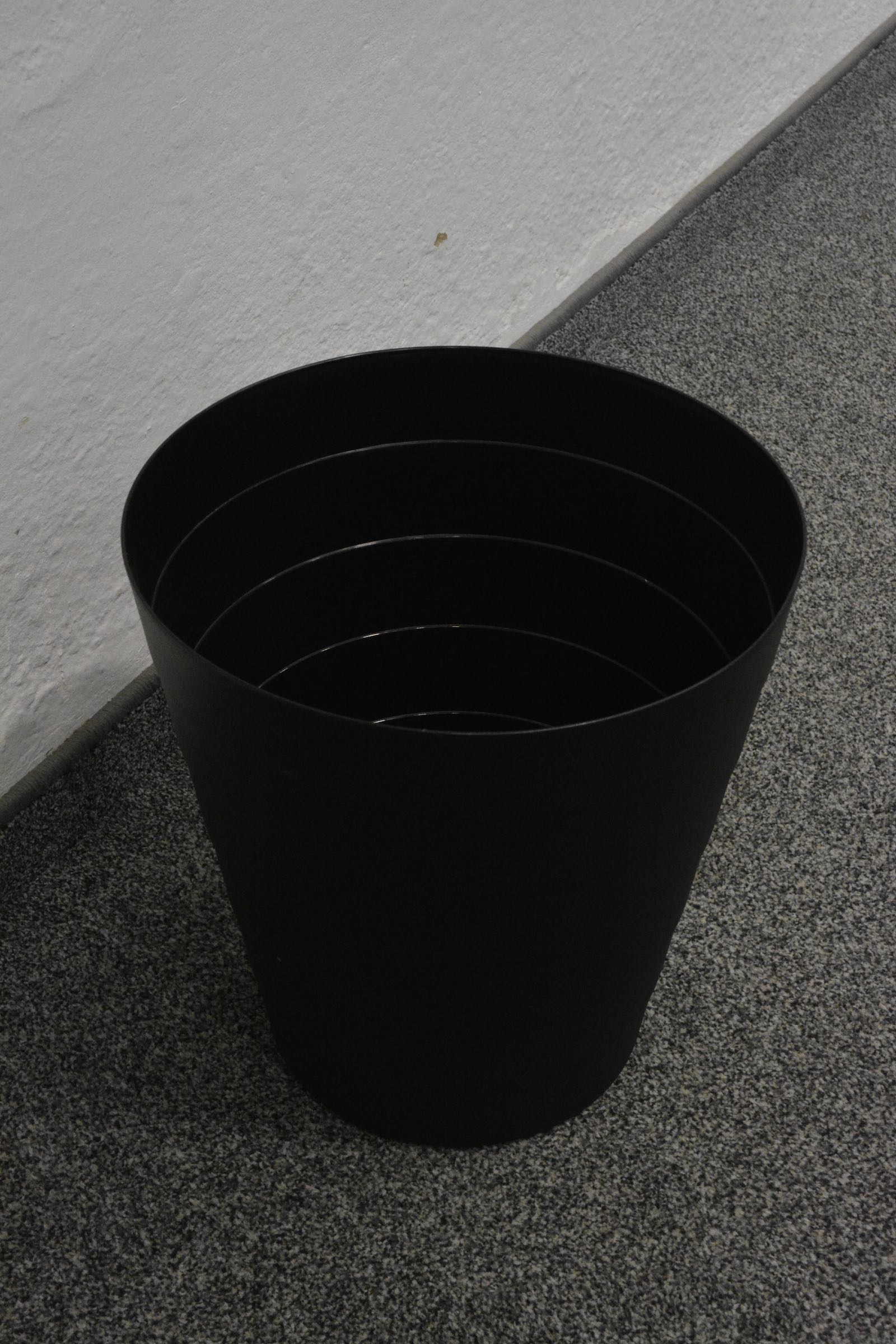 IKEA Fniss Abfalleimer seitlich