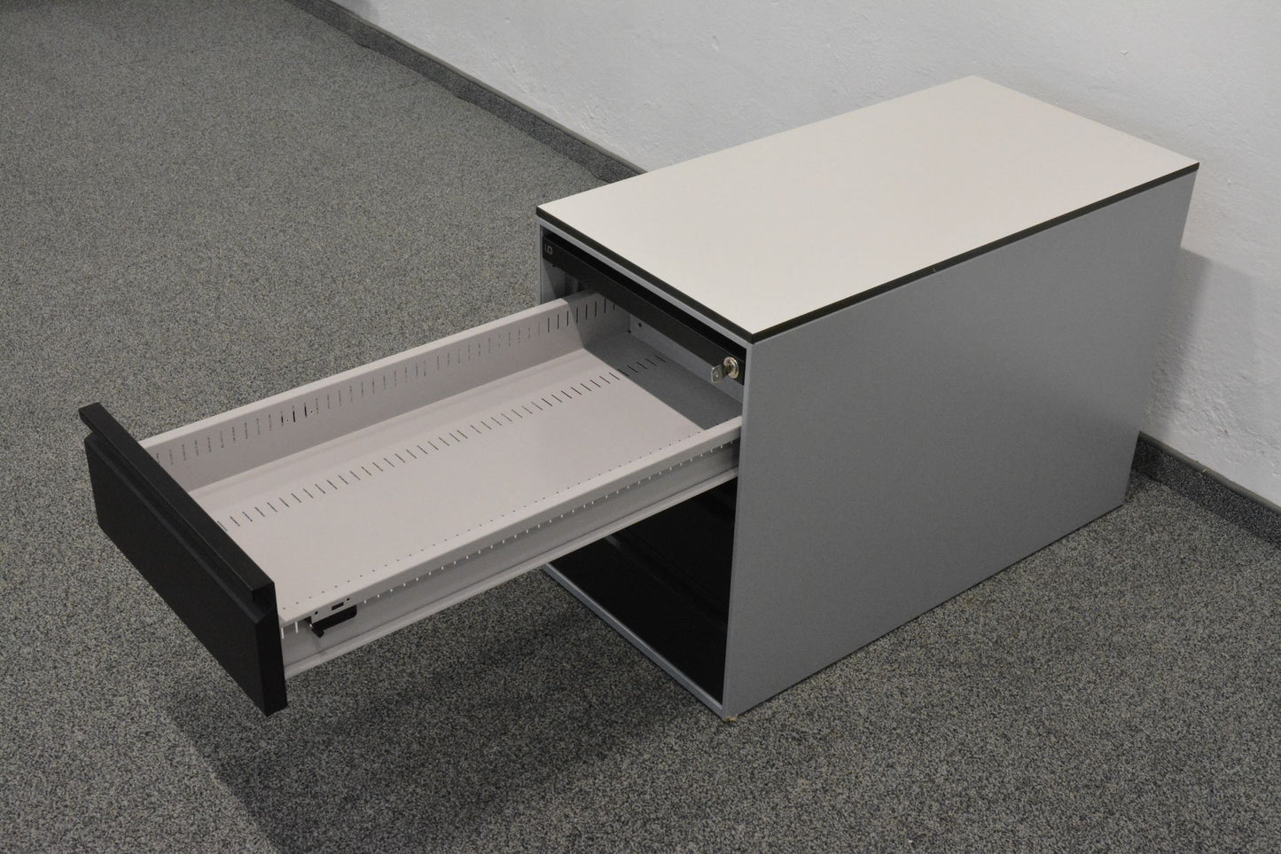 Lista Office Serie L Unterstell-Korpus mit Schublade oben offen