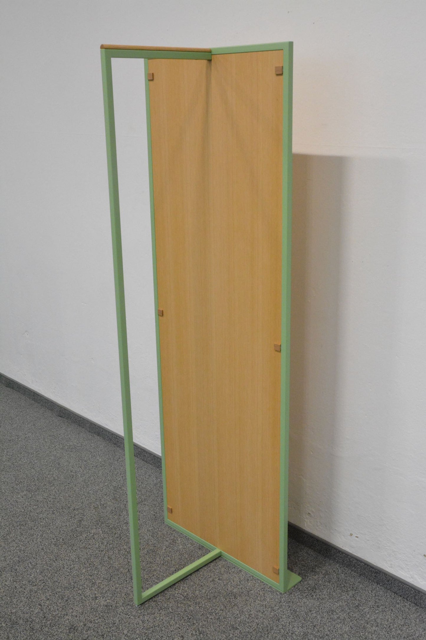 Schönbuch Skid Garderobenständer mit breitem Standfuss