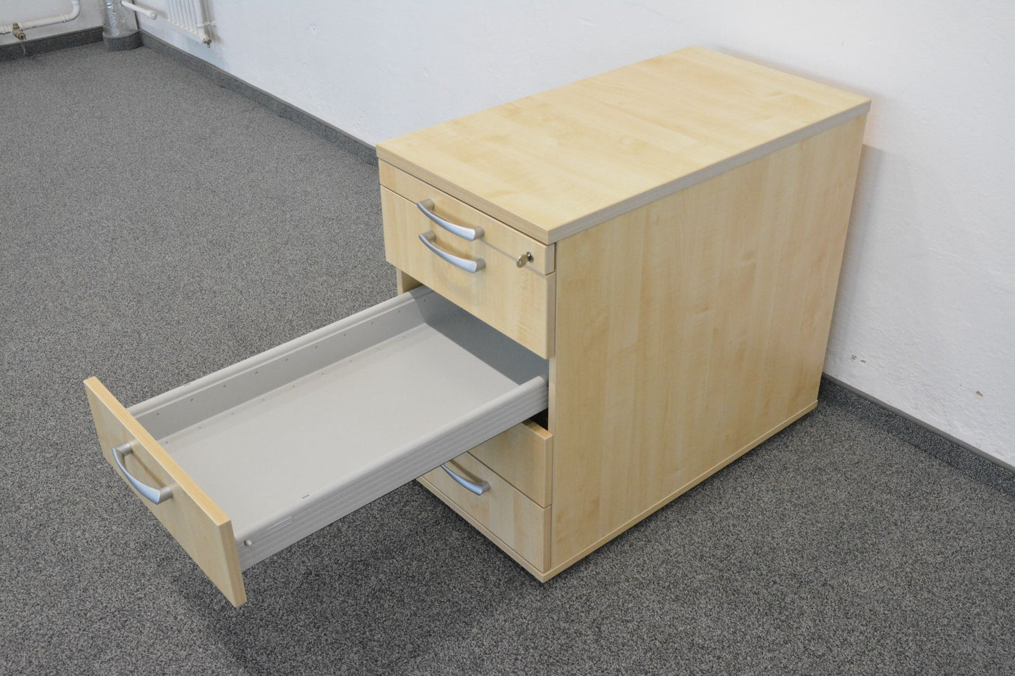 Hammerbacher Solid Beistell-Korpus mit Schublade mitte oben offen