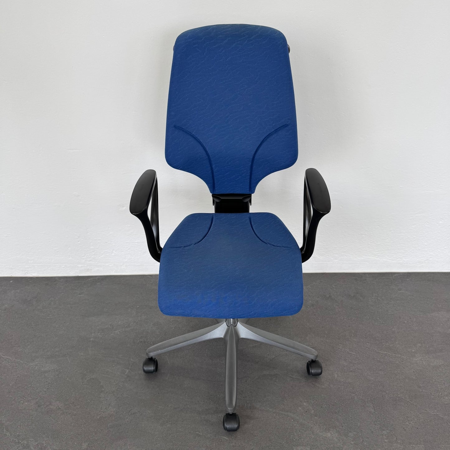 Giroflex G64 Bürodrehstuhl Stoffbezug Blau gemustert