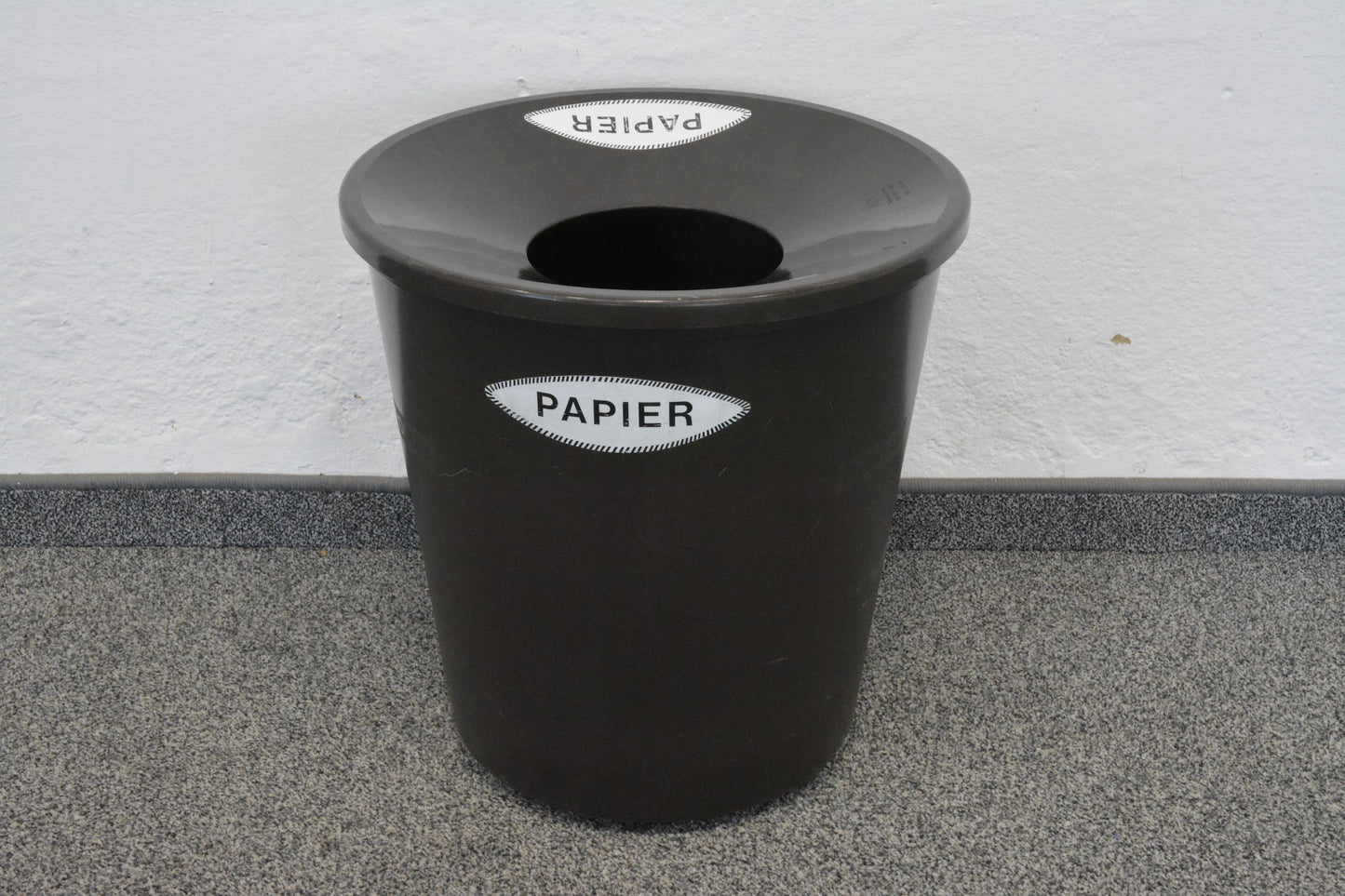 Top Desig Paper Abfalleimer aus Kunstoff braun