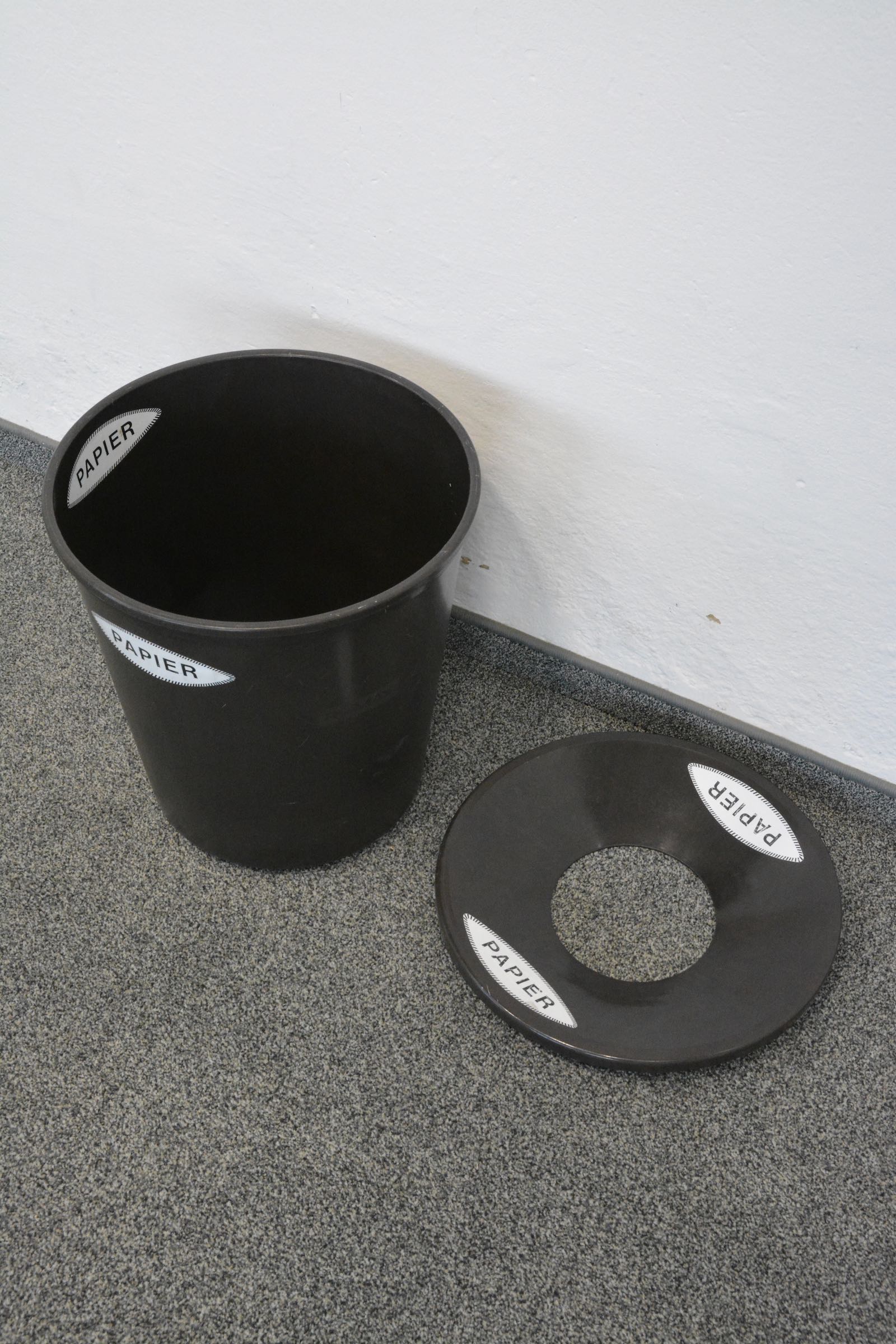 Top Desig Paper Abfalleimer aus Kunstoff braun Einzelteile