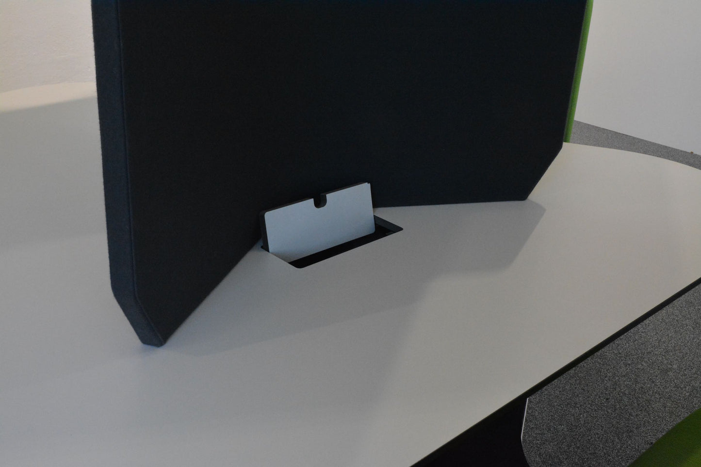 Lista Office Mindport Touch Down Detailfoto Kabelklappe
