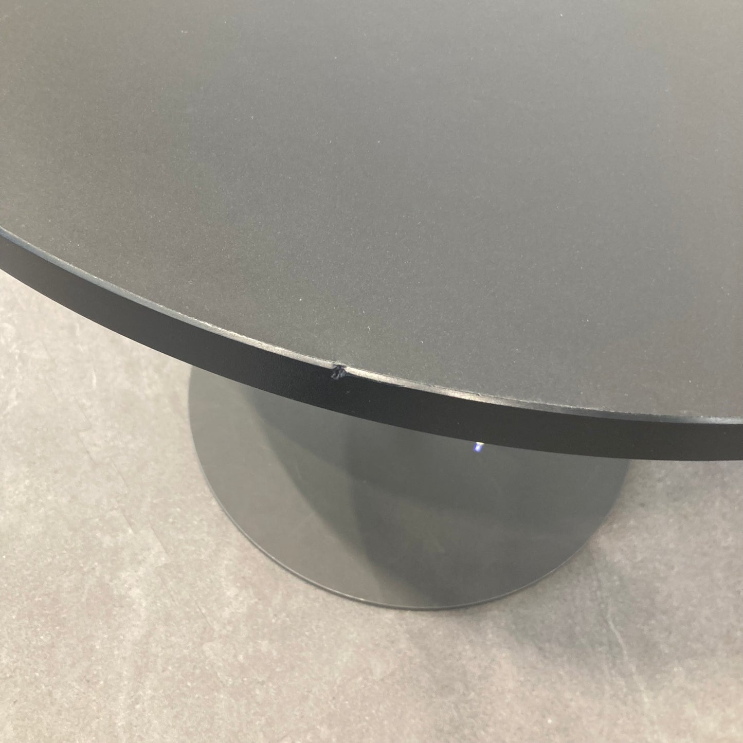 Aermo Modell 4413 Bistrotisch mit Schaden an der Tischkante - 6035023