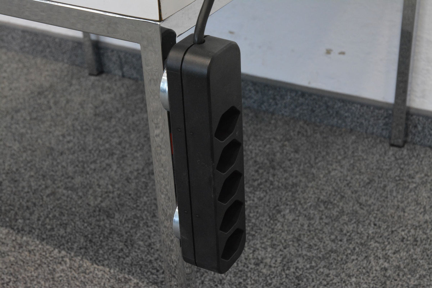 Max Hauri Prime Line Mehrfachstecker mit Magnethalterung