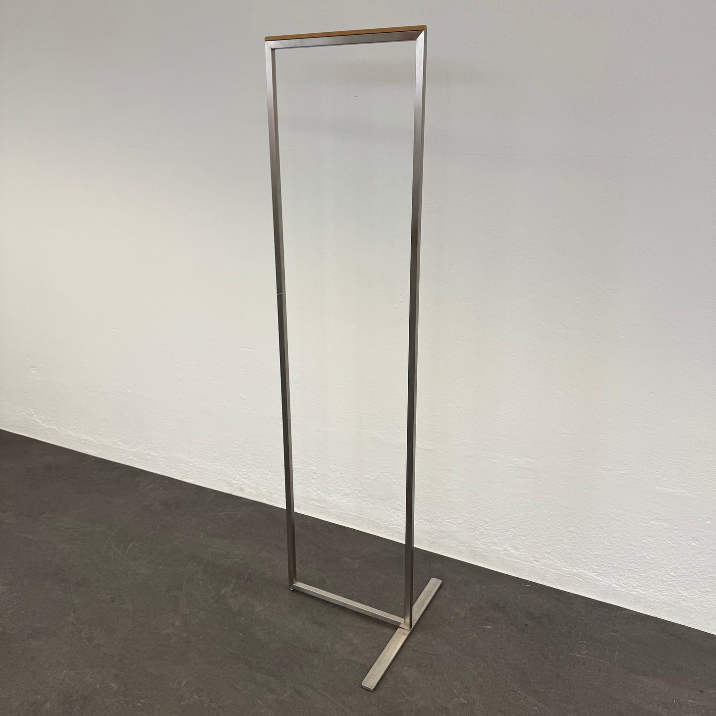Schönbuch Skid Garderobenständer 600mm breiter Standfuss
