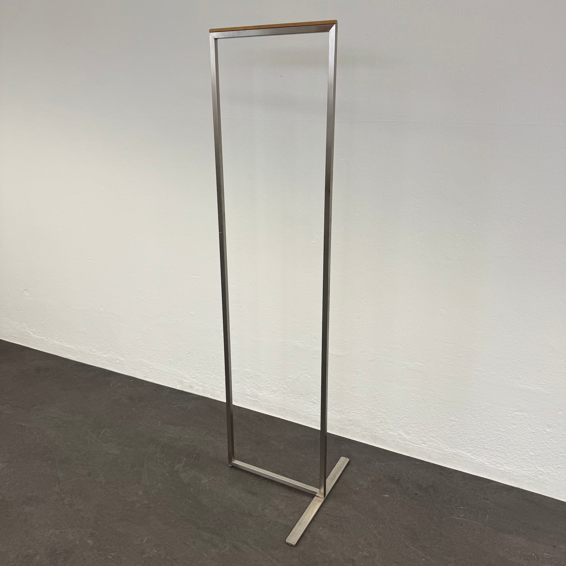 Schönbuch Skid Garderobenständer 600mm breiter Standfuss