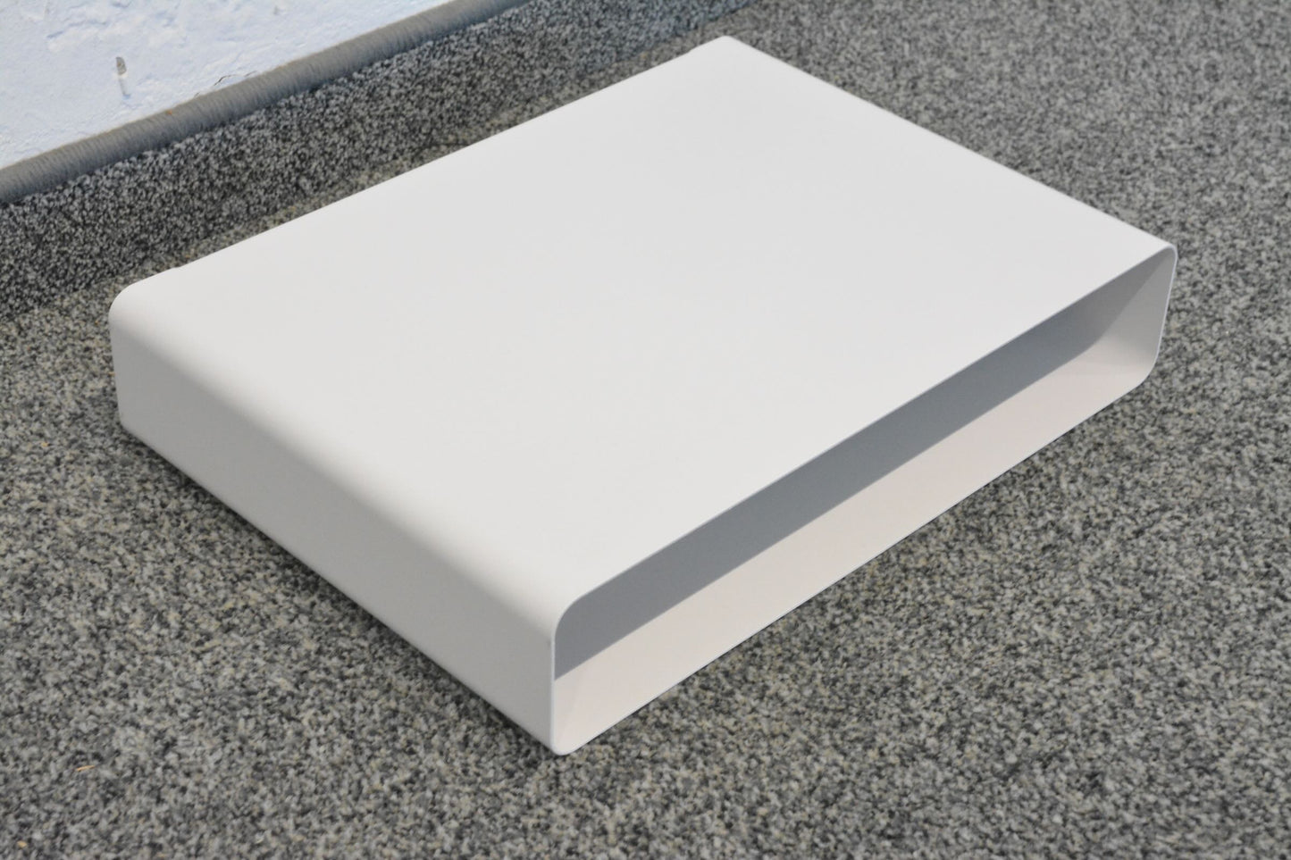 Lista Office Ablagefach für A4 Papier aus Metall Weiss Ansicht von links