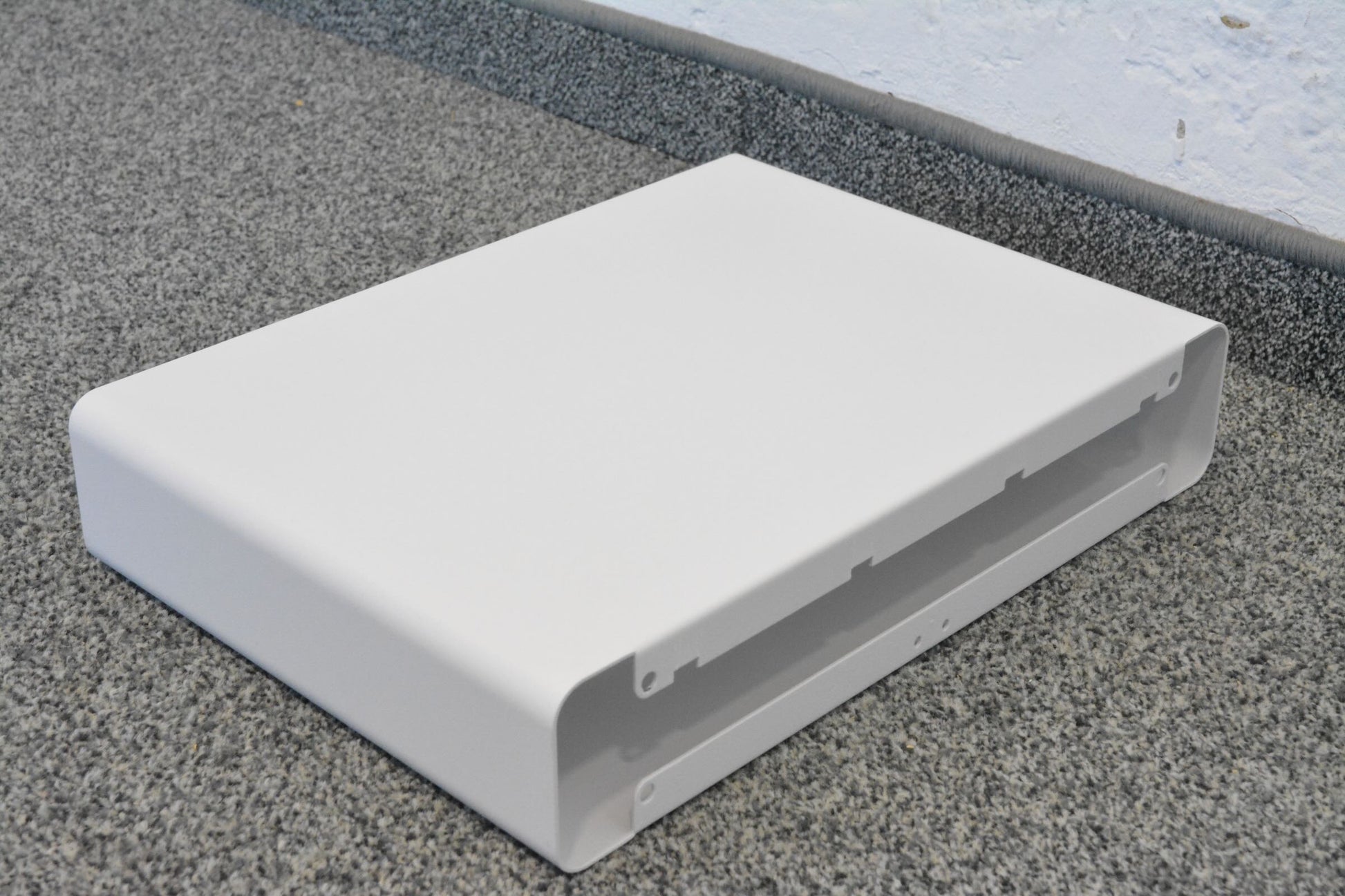 Lista Office Ablagefach für A4 Papier aus Metall Weiss Ansicht von hinten liegend