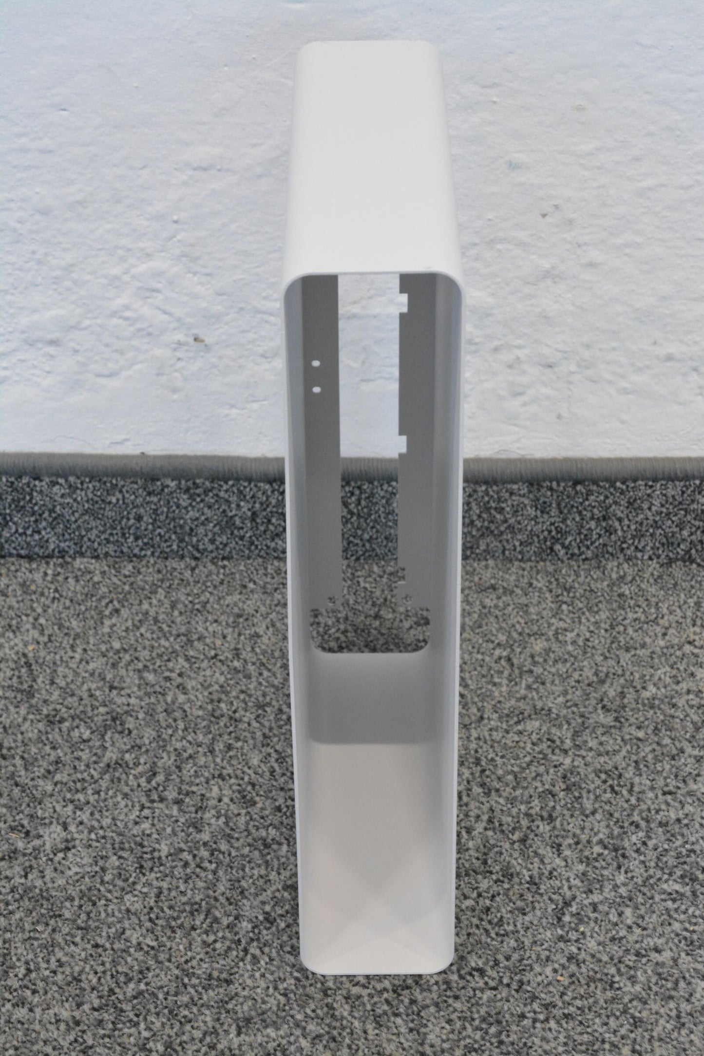 Lista Office Ablagefach für A4 Papier aus Metall Weiss Ansicht von vorne stehend