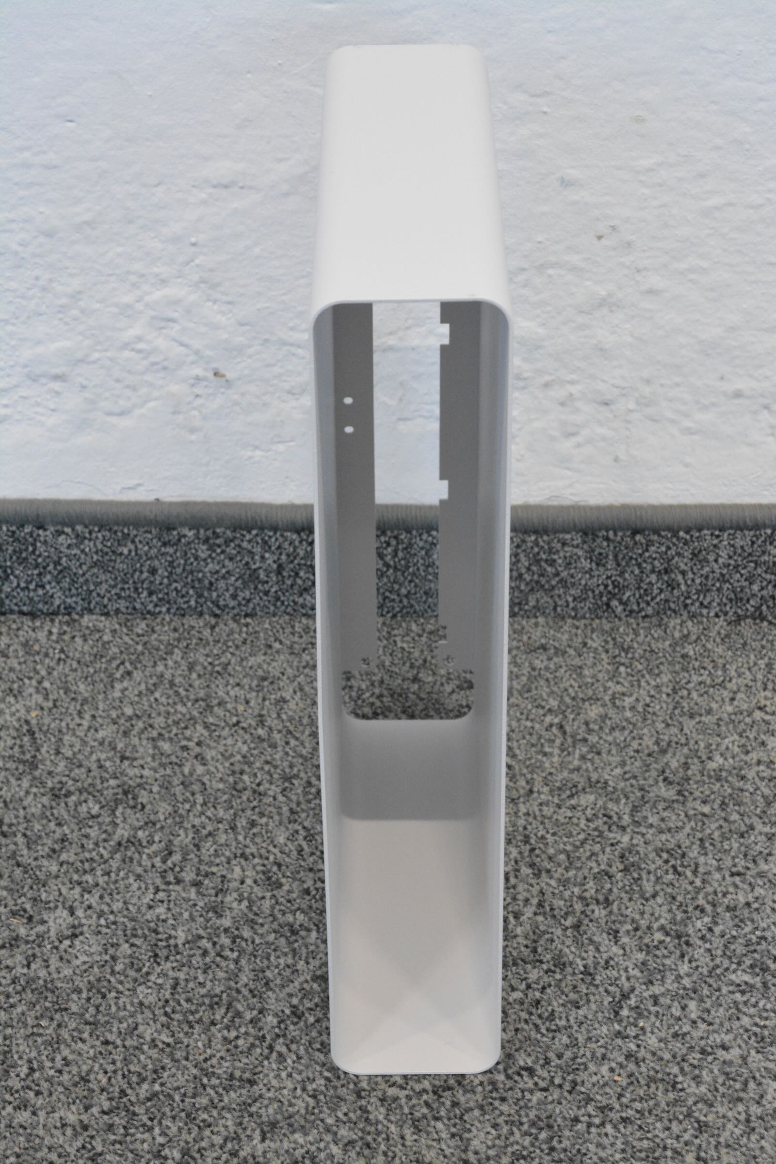Lista Office Ablagefach für A4 Papier aus Metall Weiss Ansicht von vorne stehend
