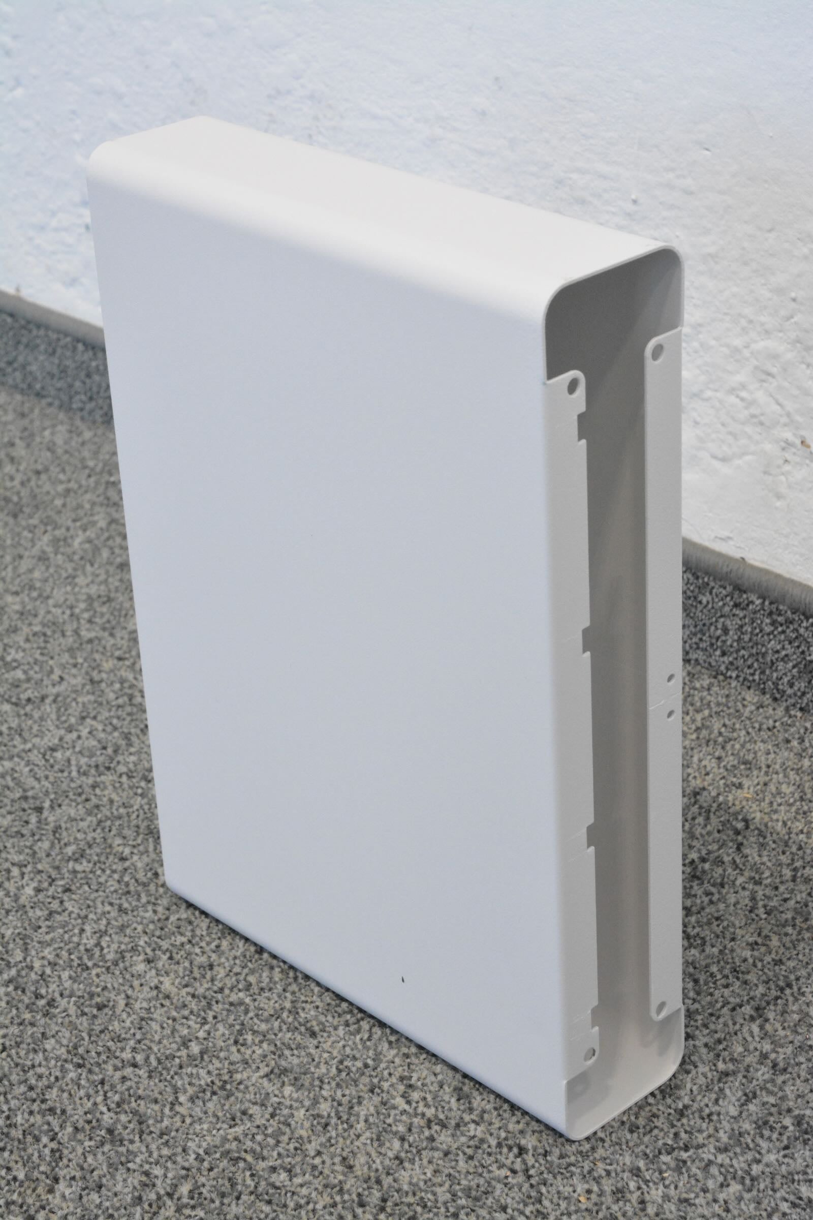 Lista Office Ablagefach für A4 Papier aus Metall Weiss Ansicht von hinten stehend