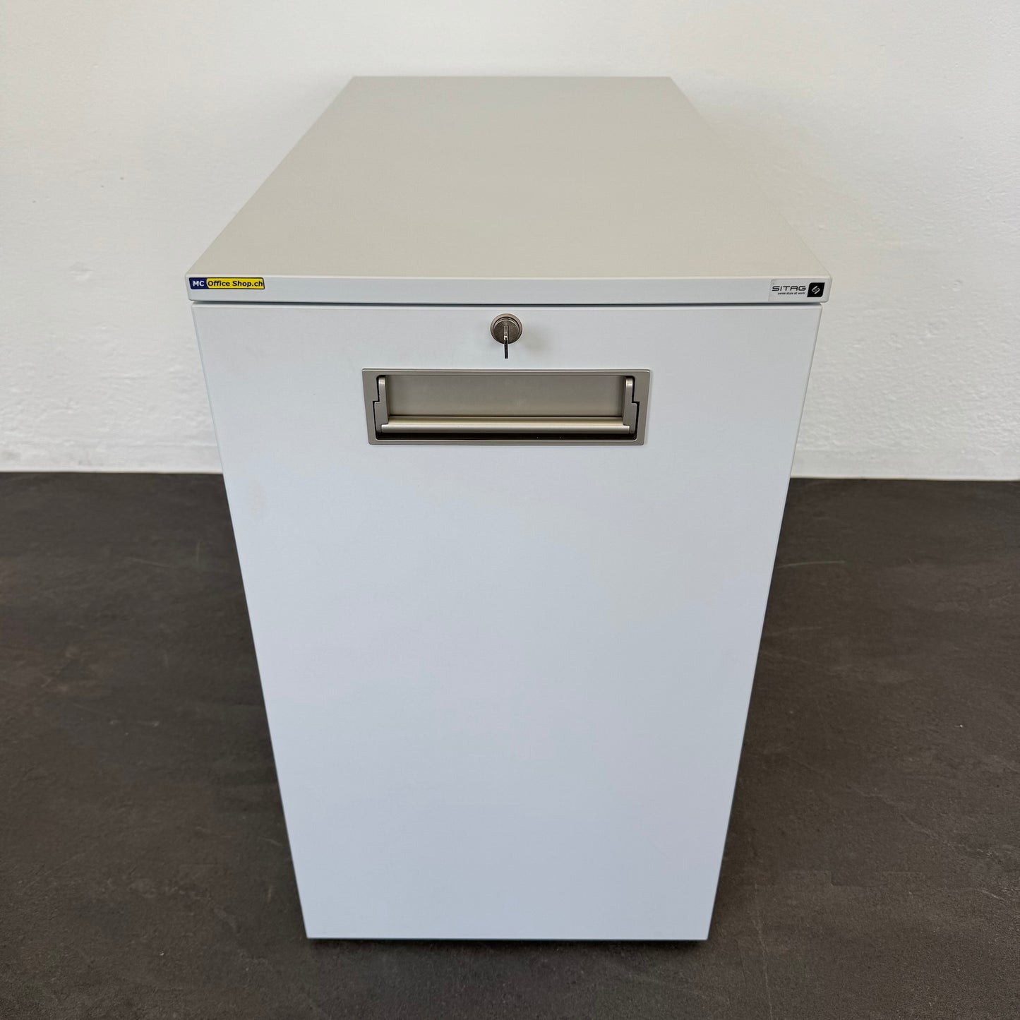 Sitag Apothekerschrank Spanplatte weiss geschlossen von vorne