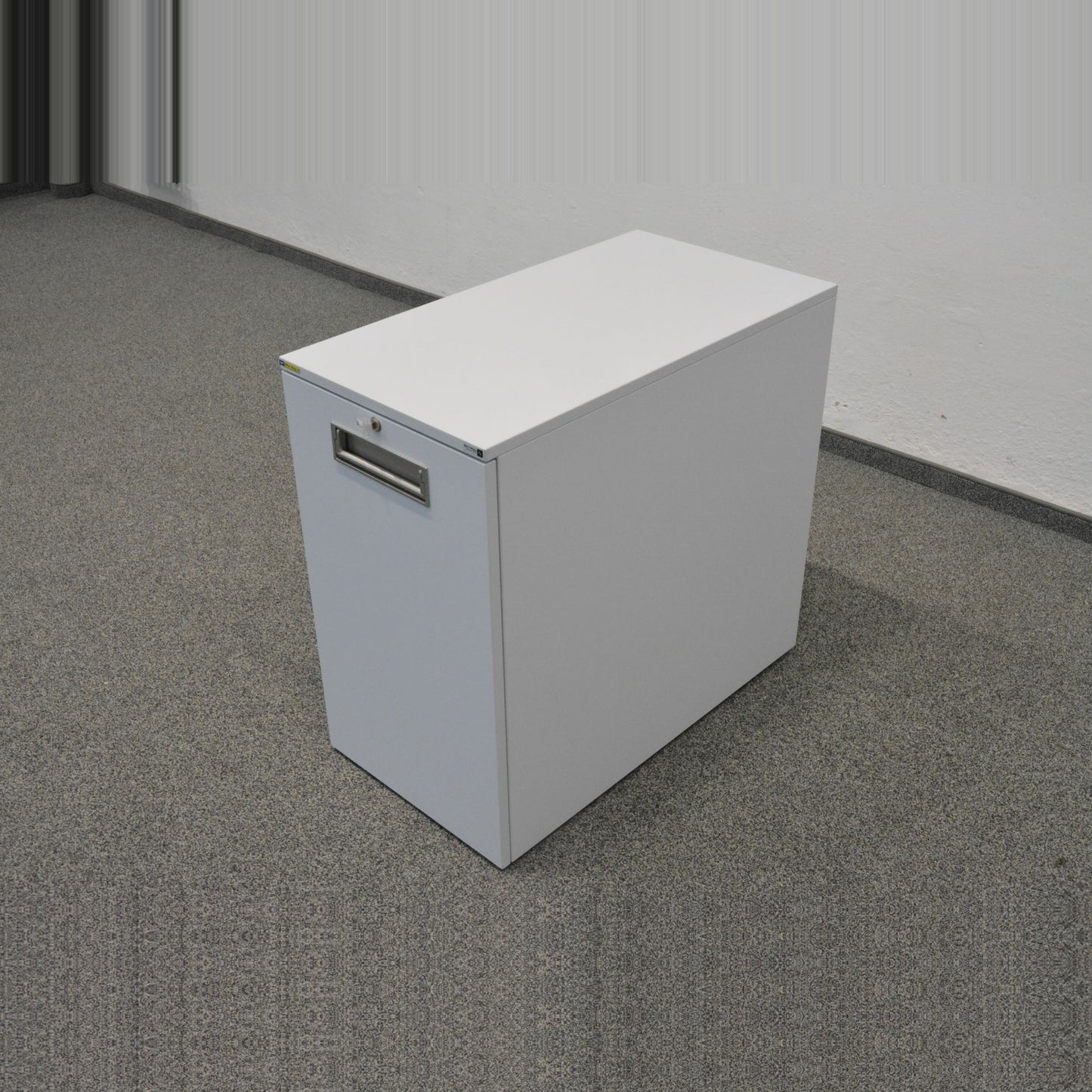 Sitag Apothekerschrank Spanplatte weiss geschlossen von rechts