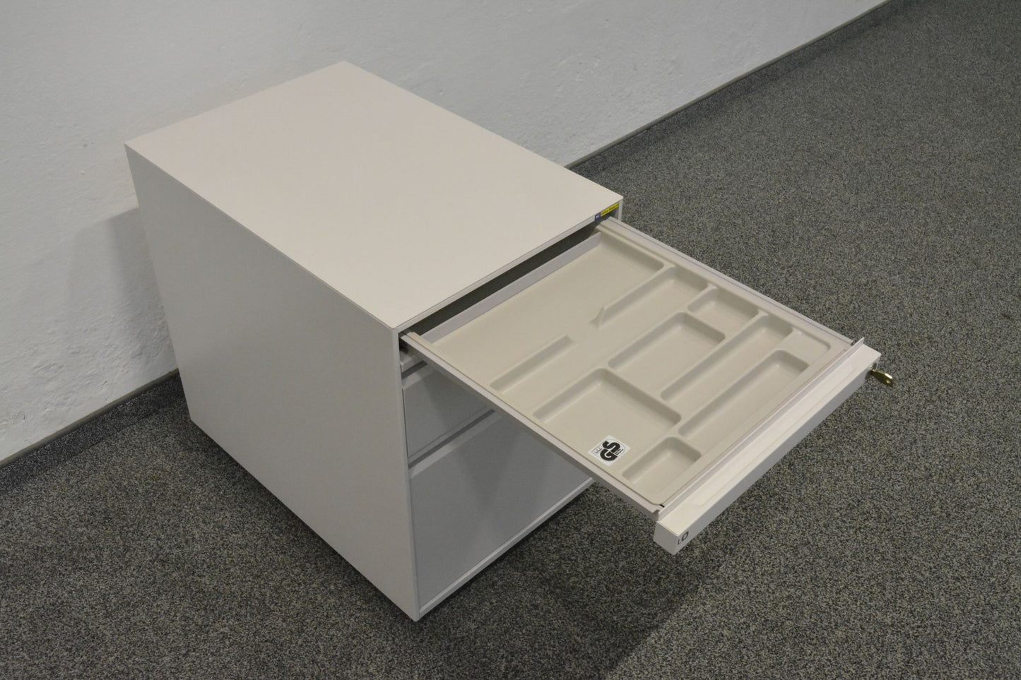 Lista Office Serie L Roll-Korpus mit Materialschale offen