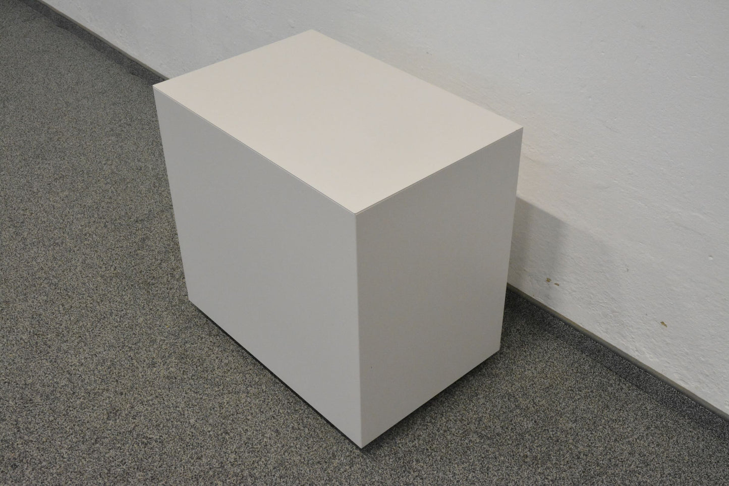 Lista Office Serie L Roll-Korpus Ansicht von hinten