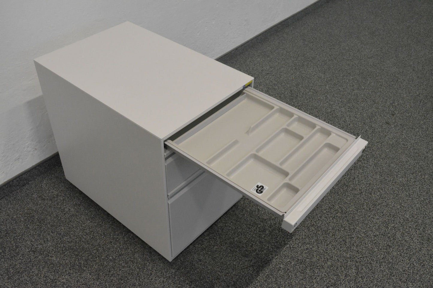 Lista Office Serie L Roll-Korpus mit Materialschale offen