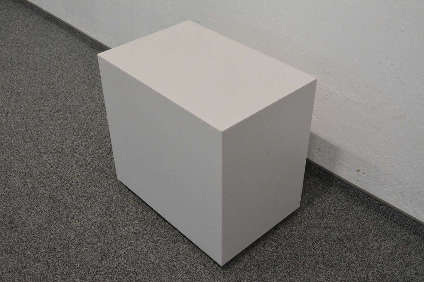 Lista Office Serie L Roll-Korpus Ansicht von hinten